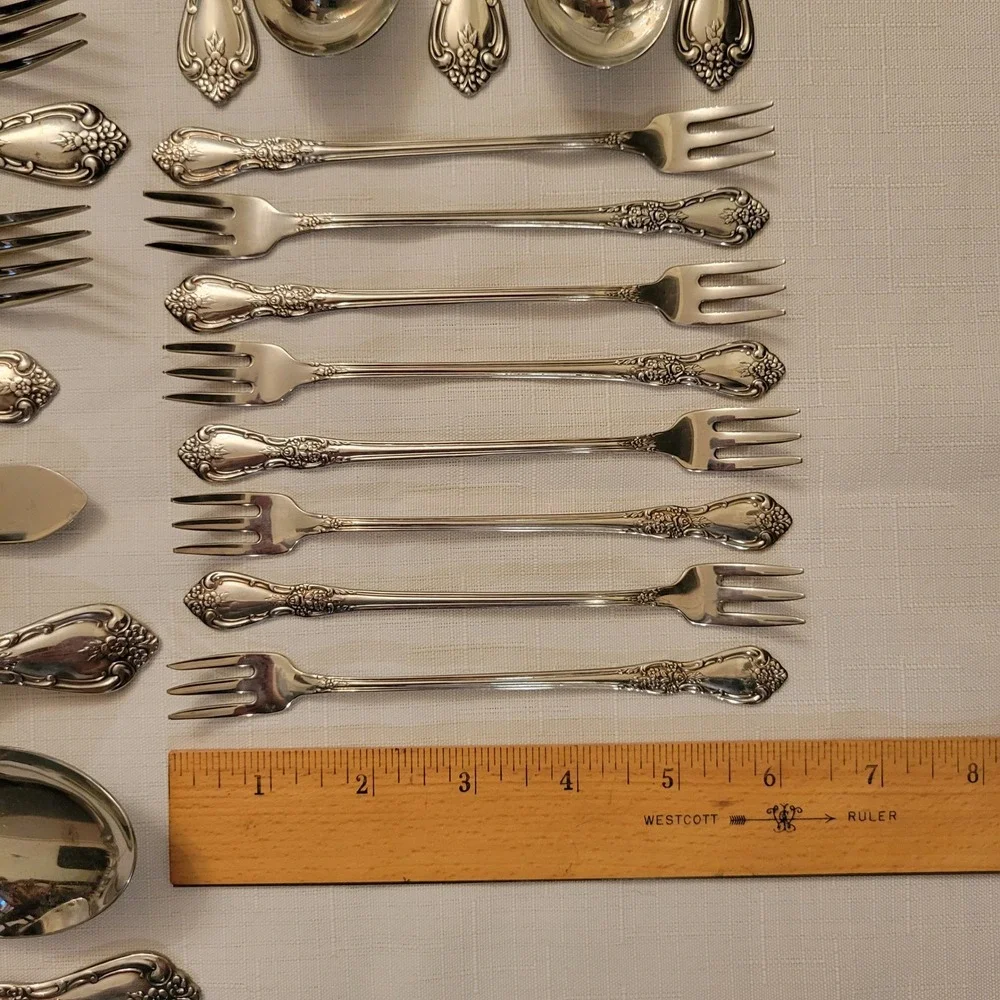 Oneida Distinction Deluxe HH 56pc Flatware Set Stainless Steel Floral Classic